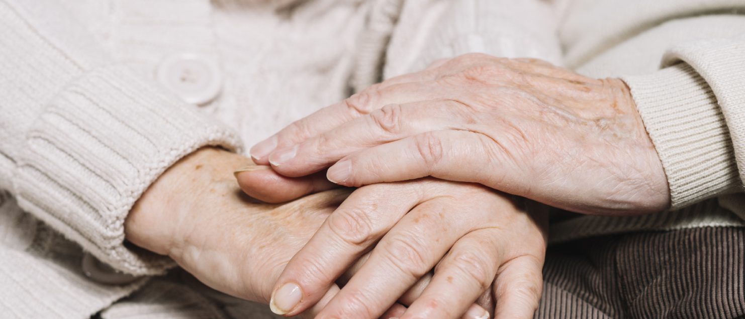 正式：定年退職年齢を女性60歳、男性62歳に引き上げ-05